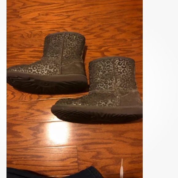 Ugg Big kids brown leopards print SZ big kids 6 or women’s size 8. - Picture 2 of 8